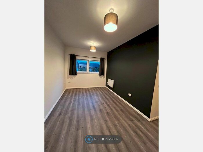 2 Bedroom Flat To Rent In Lowbridge Court, Garston, Liverpool, L19