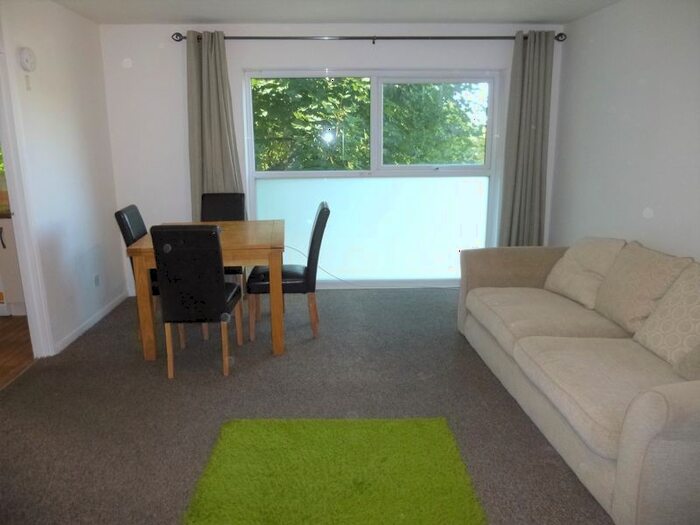 2 Bedroom Flat To Rent In Pine Tree Close, Hounslow, TW5