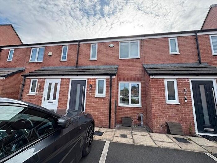 2 Bedroom Town House To Rent In Foxhunter Close, Lostock, BL6