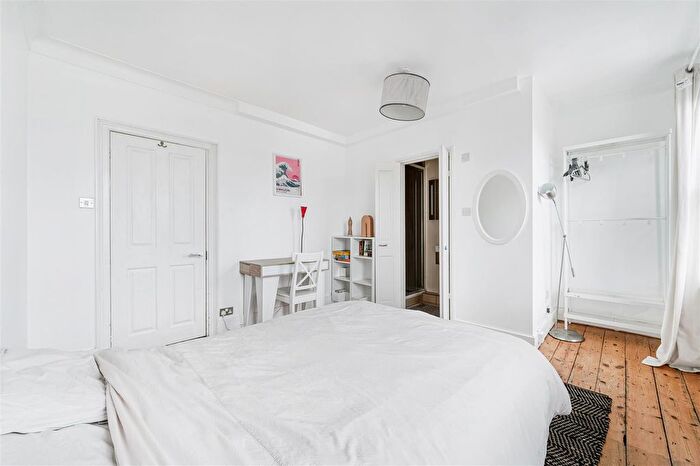 2 Bedroom Flat For Sale In Chaucer Road, Poets Corner, Acton, London, W3