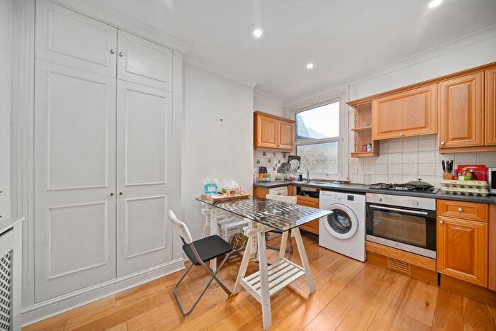 3 Bedroom Flat To Rent In Top Floor Flat, Tranmere Road, Earlsfield, SW18