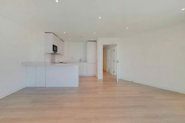 3 Bedroom Flat To Rent In Saffron Central Square, Croydon, CR0