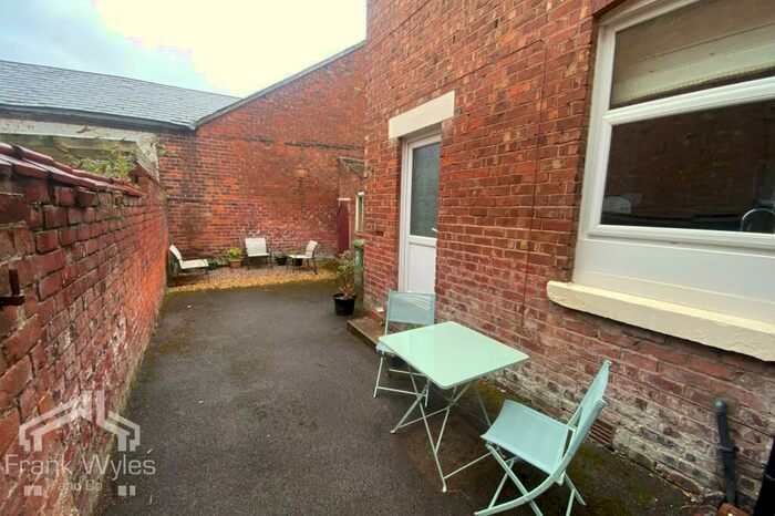1 Bedroom Flat For Sale In Glen Eldon Road, Lytham St Annes, Lancashire, FY8