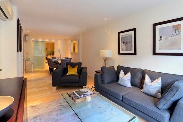 2 Bedroom Flat To Rent In Young Street, London, W8