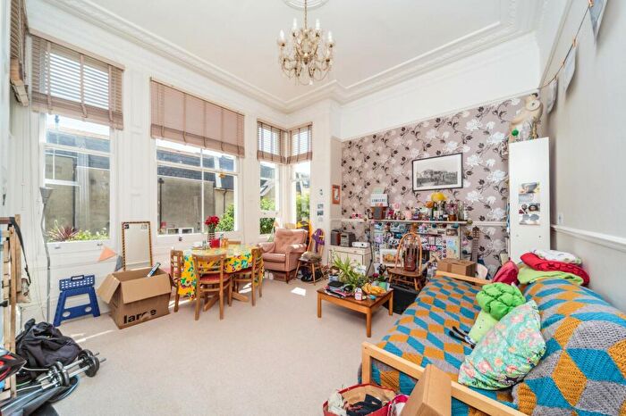 1 Bedroom Flat To Rent In St Aubyns, Hove, East Sussex, BN3