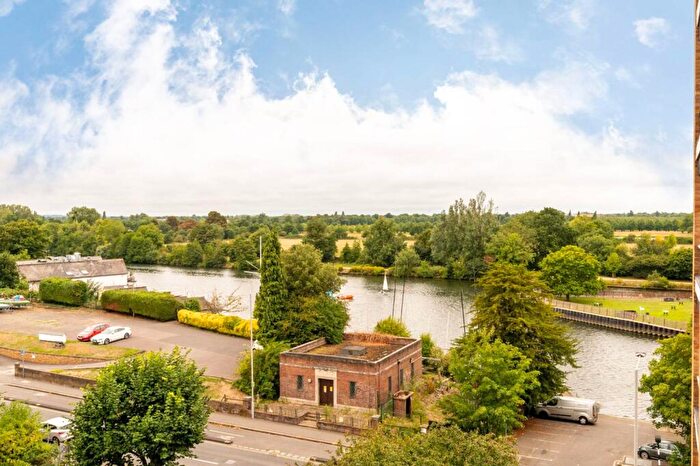 2 Bedroom Flat To Rent In Anglers Reach, Surbiton, KT6