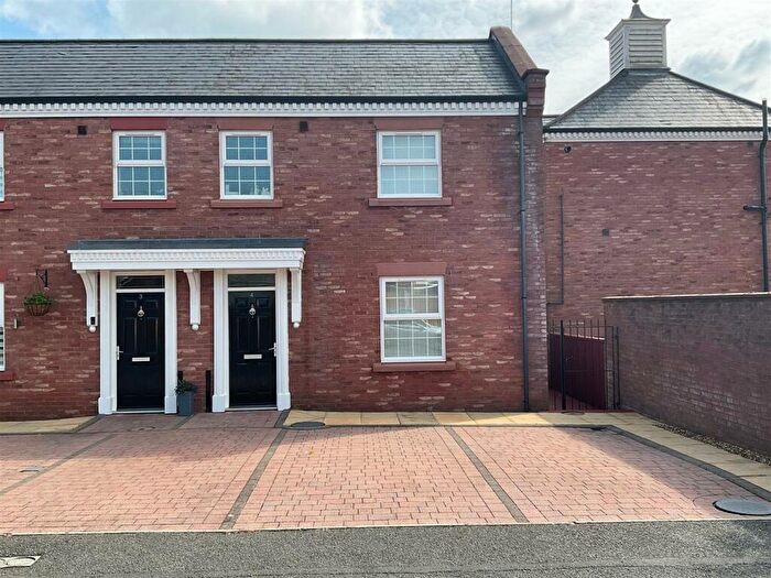 2 Bedroom House To Rent In Woodland View, Hyde, SK14