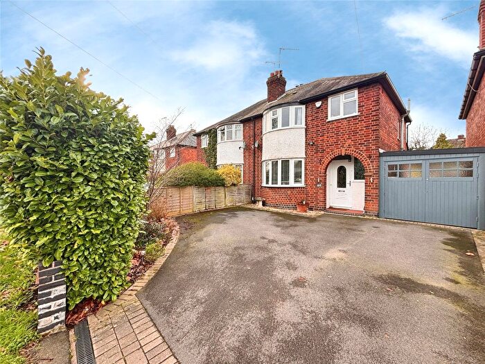 3 Bedroom Semi-detached House For Sale In Stratford Road, Warwick, Warwickshire, CV34