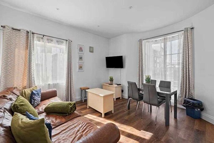 2 Bedroom Apartment To Rent In Radnor Place, Plymouth, PL4