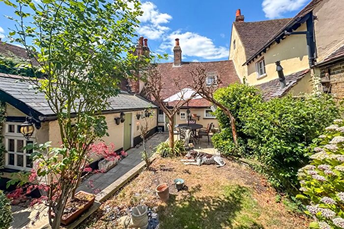 3 Bedroom Cottage For Sale In South Street, Rochford, SS4