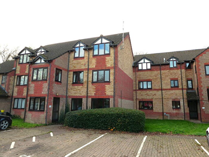 2 Bedroom Apartment For Sale In Longworth Close, Banbury, OX16