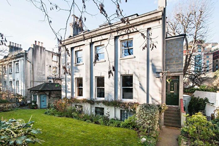 4 Bedroom Property To Rent In Fulham Road, Fulham, London, SW6