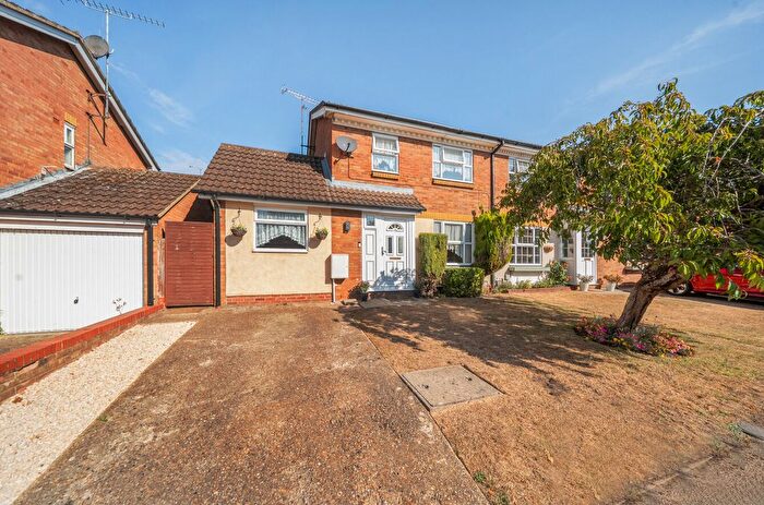 3 Bedroom Semi-Detached House For Sale In Fensome Drive, Houghton Regis, Dunstable, LU5