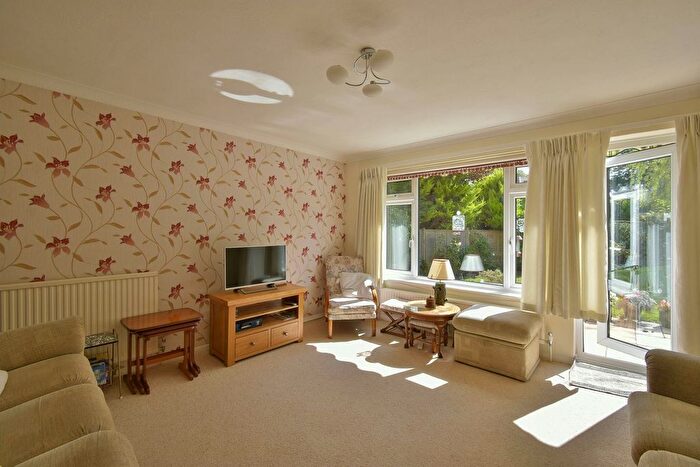 2 Bedroom Flat For Sale In Collington Lane West, Bexhill-On-Sea, TN39