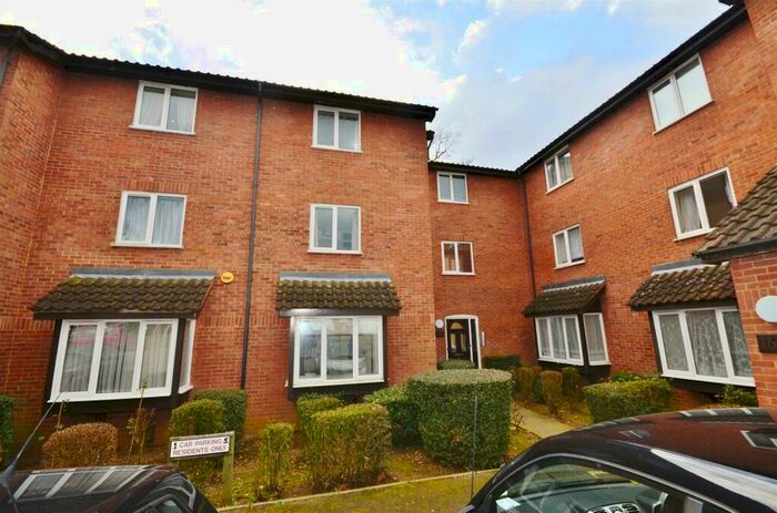 1 Bedroom Apartment To Rent In Darwin Close, London, N11