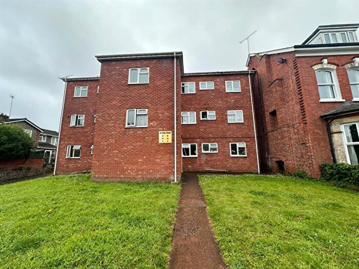 2 Bedroom Flat To Rent In Old Road, Tiverton, EX16