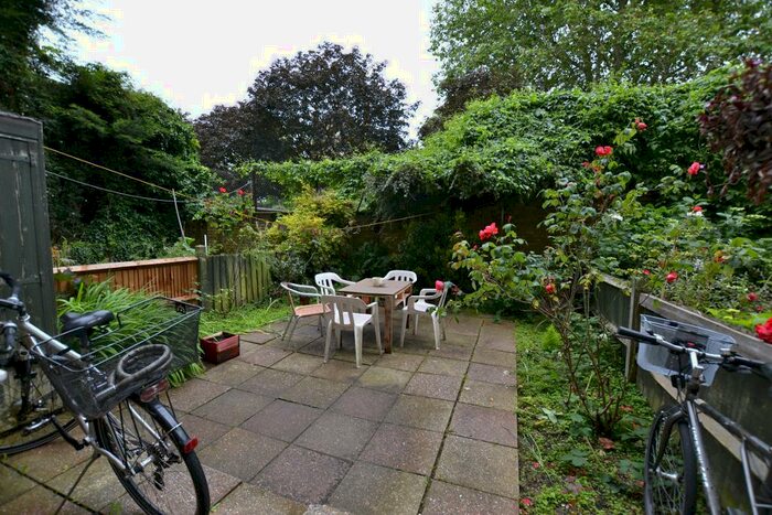 4 Bedroom Flat To Rent In Cambridge Heath Road, Whitechapel, London, E1