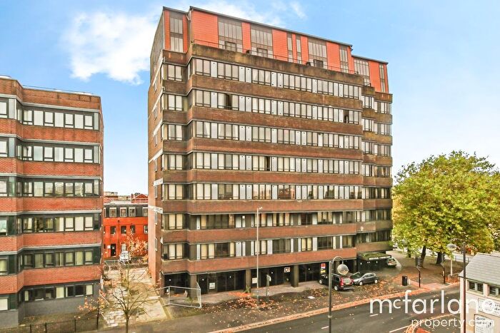 2 Bedroom Flat For Sale In Bridge House, Farnsby Street, SN1