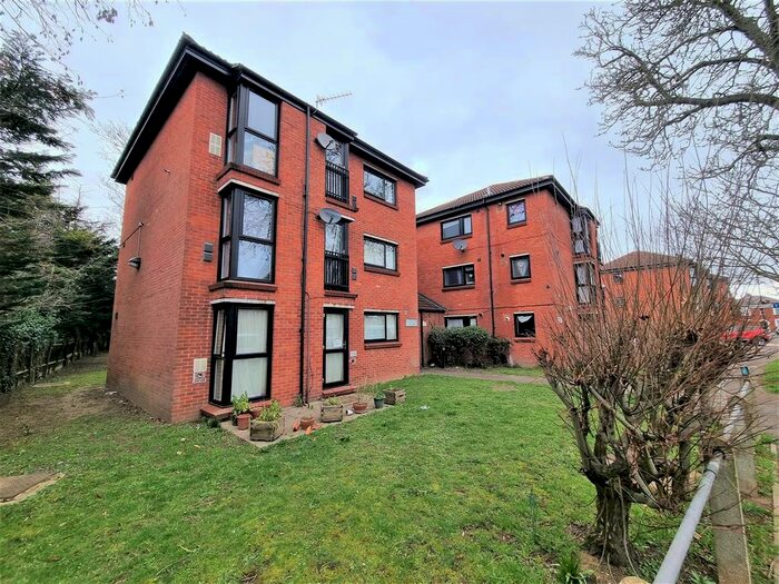 2 Bedroom Flat To Rent In Beauclerk Close, Feltham, TW13