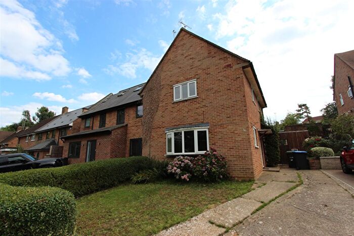 3 Bedroom Semi Detached House For Sale In Glenbrook South, Enfield, EN2