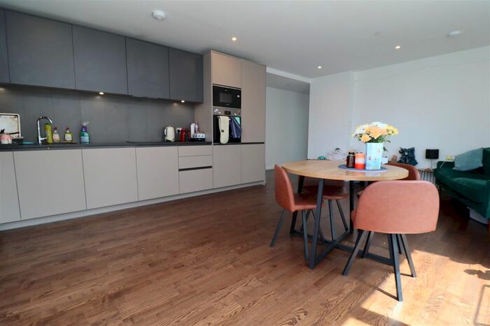 3 Bedroom Flat To Rent In Grove Street, London, SE8