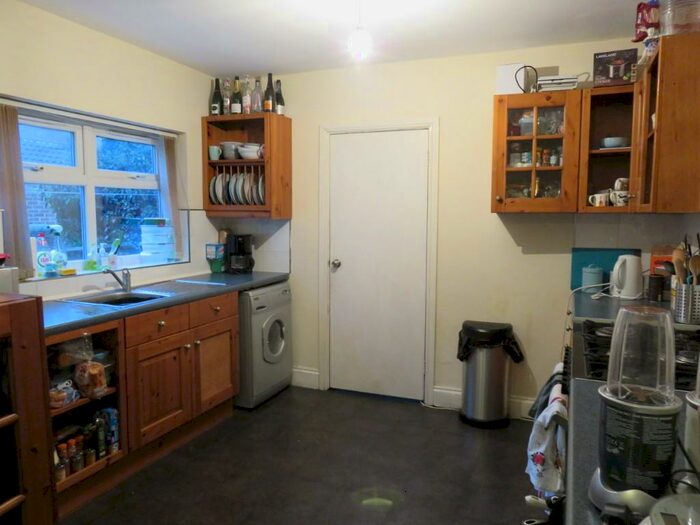 5 Bedroom Semi-Detached House To Rent In Johnson Road, Nottingham, NG7