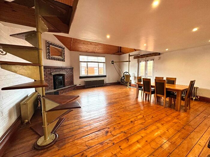 2 Bedroom Apartment To Rent In Rochdale Road, Royton, OL2