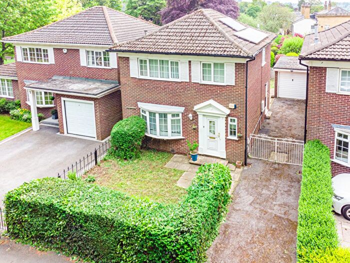 3 Bedroom Detached House For Sale In Foxglove Avenue, Leeds, LS8
