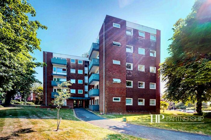 2 Bedroom Flat To Rent In Silverdale Road, Tower House Silverdale Road, RH15