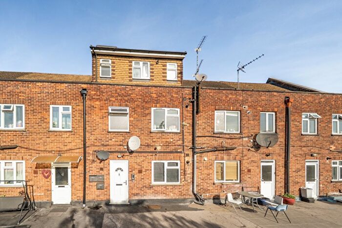 Studio To Rent In Shenley Road, Borehamwood, WD6