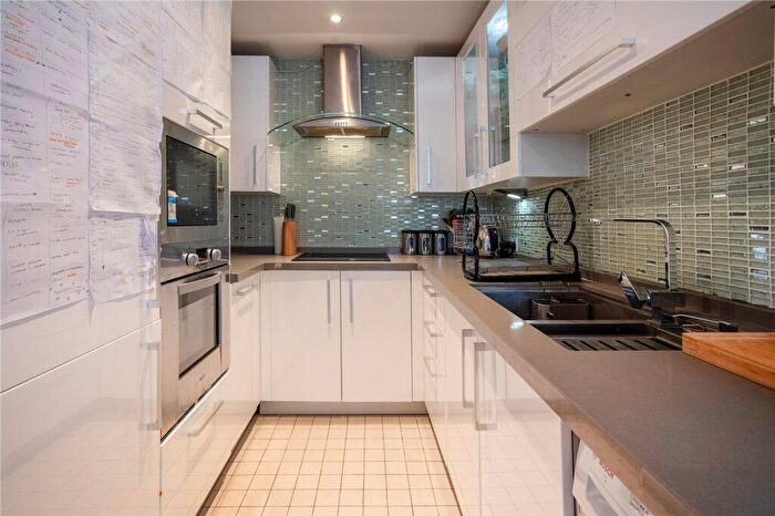 2 Bedroom Apartment For Sale In Dryden Building, Commercial Road, London, E1