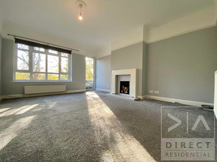 2 Bedroom Apartment To Rent In South Street, Epsom, KT18