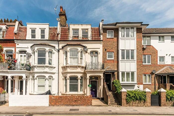 2 Bedroom Flat To Rent In Dawes Road, Fulham, London, SW6