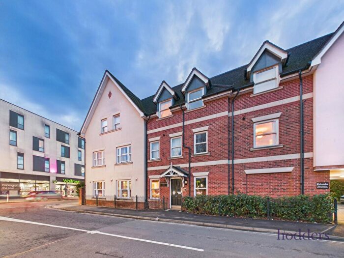 1 Bedroom Apartment For Sale In Addlestone, Surrey, KT15
