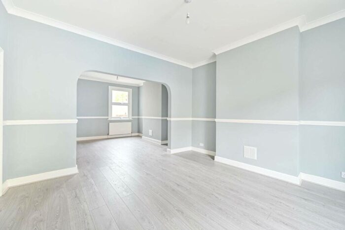 4 Bedroom Terraced House To Rent In Burns Road, Harlesden, London, NW10