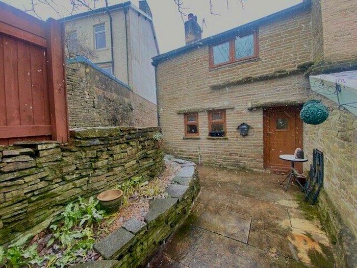 2 Bedroom End Of Terrace House To Rent In Bonfire Hill Road, Rossendale, Lancashire, BB4