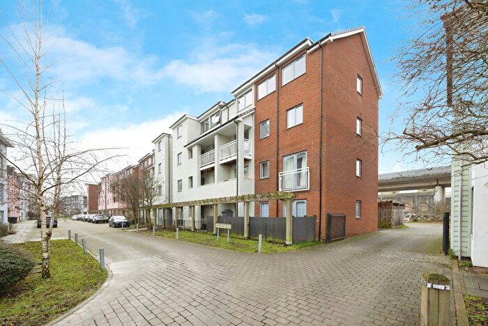 2 Bedroom Flat For Sale In Drummond Grove, Ashford, TN24