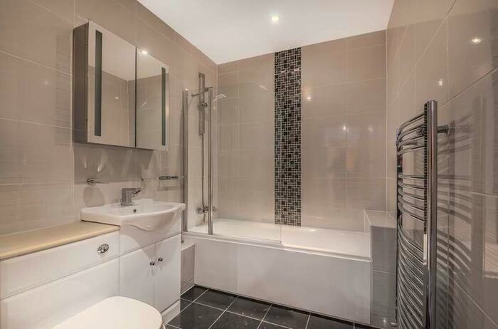 2 Bedroom Apartment To Rent In Reading Road, Winnersh, RG41