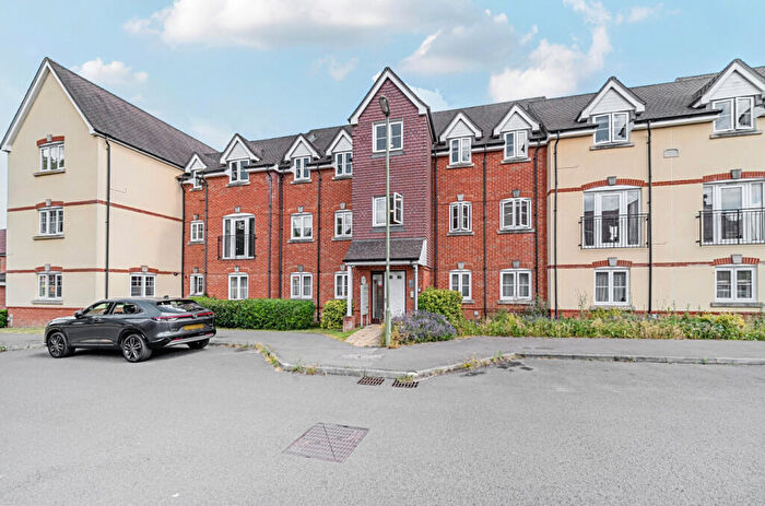 2 Bedroom Flat For Sale In Garstons Way, Holybourne, Alton, Hampshire, GU34