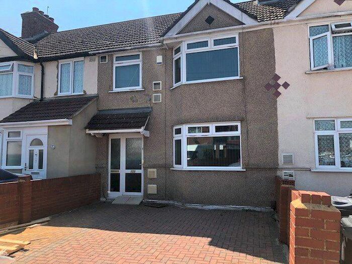 4 Bedroom Terraced House To Rent In Waye Avenue, Cranford, Greater London, TW5