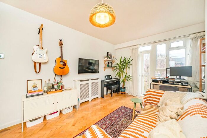 2 Bedroom Flat For Sale In Gravenel Gardens, Tooting, SW17