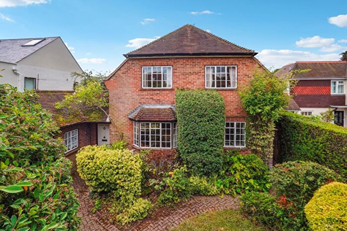 4 Bedroom Detached House For Sale In Glade Road, Marlow, SL7