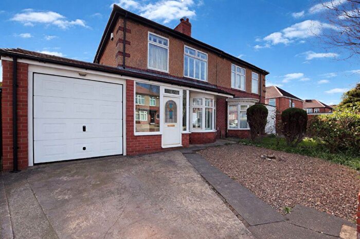 3 Bedroom Semi Detached House For Sale In Chollerford Avenue, Whitley Bay, NE25