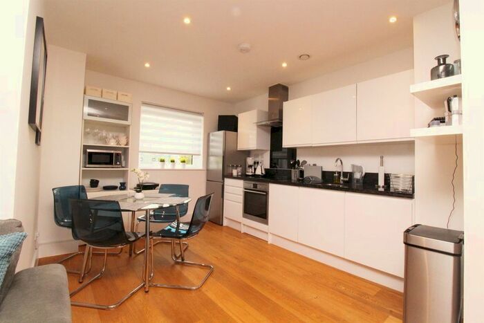 2 Bedroom Flat To Rent In Elstree Way, Borehamwood, WD6
