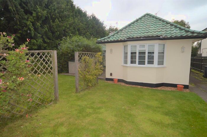 1 Bedroom Bungalow To Rent In Brampton Road, St Albans, Hertfordshire, AL1