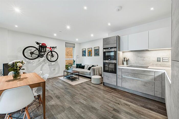 1 Bedroom Flat For Sale In Osborne Road, London, W3