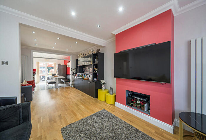 3 Bedroom Terraced House For Sale In Summit Avenue, London, NW9