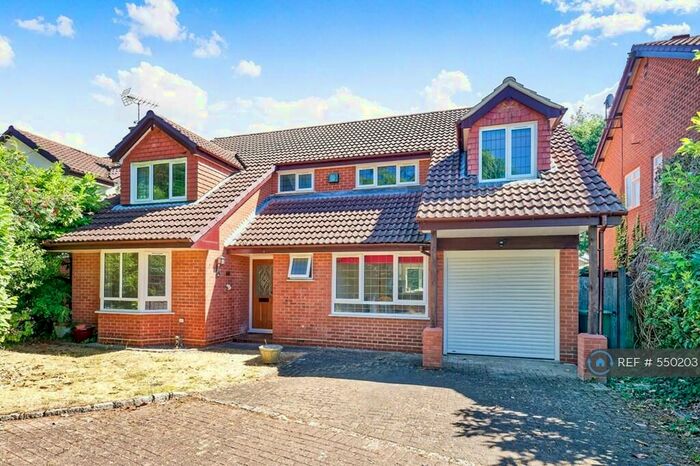 4 Bedroom Detached House To Rent In Northfield, Surrey, GU18