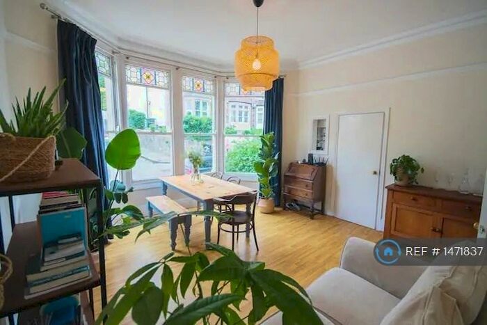 2 Bedroom Flat To Rent In Cotham Vale, Bristol, BS6