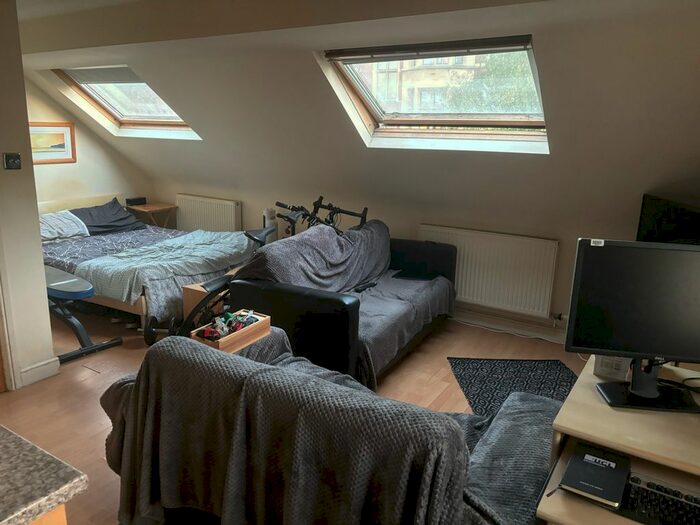 1 Bedroom Flat To Rent In The Parade, Roath, Cardiff, CF24